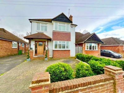 3 bedroom detached house for sale in Rochford Avenue, Shenfield, Brentwood, CM15