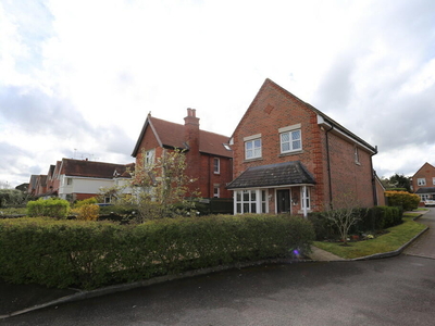 3 bedroom detached house for sale in The Hedgerows, Woodley, Reading, RG5