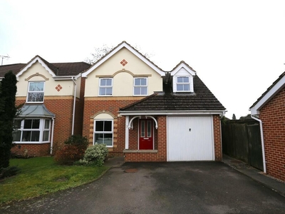 3 bedroom detached house for sale in Triumph Close, Woodley, RG5