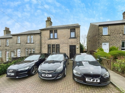 3 bedroom end of terrace house for rent in Hollin Terrace, Huddersfield, West Yorkshire, HD3