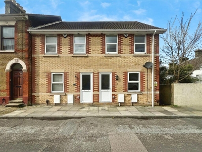 3 bedroom end of terrace house for rent in Sidney Road, Rochester, Kent, ME1