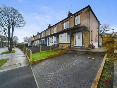 3 bedroom end of terrace house for sale in Briarwood Avenue, Bradford, BD6