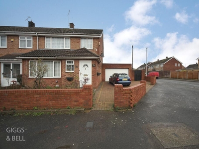 3 bedroom end of terrace house for sale in Luton, Bedfordshire, LU4