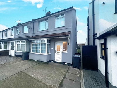 3 bedroom end of terrace house for sale in Selbourne Road, Leagrave, LU4
