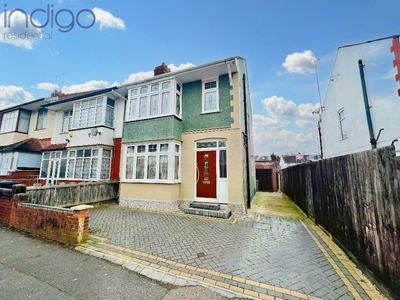 3 bedroom end of terrace house for sale in St Lawrence Avenue, Saints, Luton, Bedfordshire, LU3 1QS, LU3