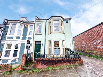 3 bedroom end of terrace house for sale in Truro Road, Ashton, Bristol, BS3 2AE, BS3