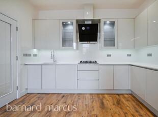 3 bedroom flat for rent in Isis Court, Grove Park Road, Chiswick, W4