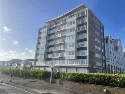 3 bedroom flat for rent in Marine Point, West Parade, Worthing, BN11