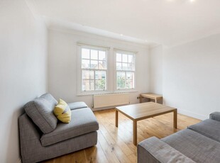 3 bedroom flat for rent in Queenstown Road, SW8