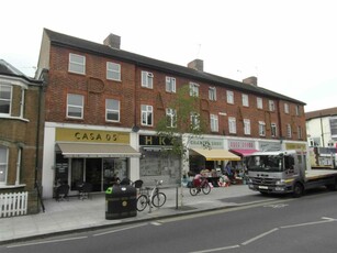 3 bedroom flat for rent in Wood Street, Walthamstow, E17