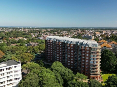 3 bedroom flat for sale in Manor Road, East Cliff, Bournemouth, BH1