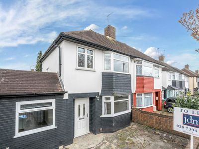 3 bedroom house for rent in Bracondale Road, Abbey Wood, London, SE2
