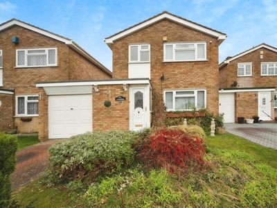 3 bedroom link detached house for sale in Benson Close, Luton, LU3