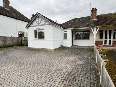 3 bedroom semi-detached bungalow for rent in Bath Road, Worcester, WR5