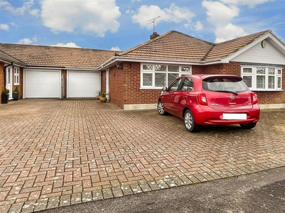 3 bedroom bungalow for sale in Elmtree Avenue, Kelvedon Hatch, Brentwood, Essex, CM15