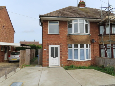 3 bedroom semi-detached house for rent in Cedarcroft Road, Ipswich, Suffolk, IP1