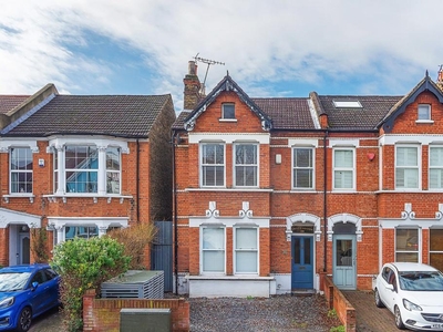 3 bedroom semi-detached house for rent in Elmers End Road, London, SE20