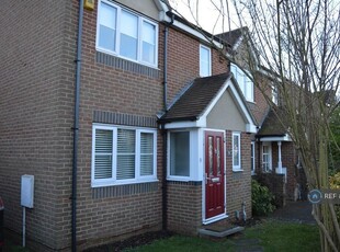 3 bedroom semi-detached house for rent in Orient Close, St. Albans, AL1