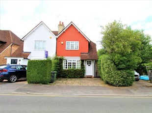 3 bedroom semi-detached house for rent in Pentreath Avenue, Guildford, GU2