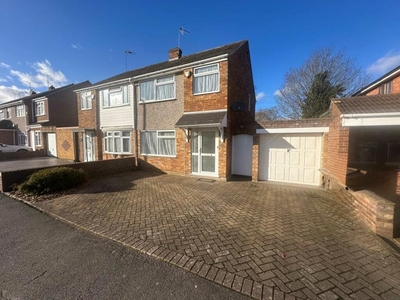 3 bedroom semi-detached house for sale in Austin Road, Luton, LU3