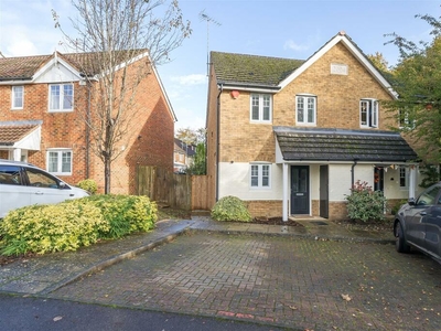 3 bedroom semi-detached house for sale in Badgers Rise, Woodley, Reading, RG5