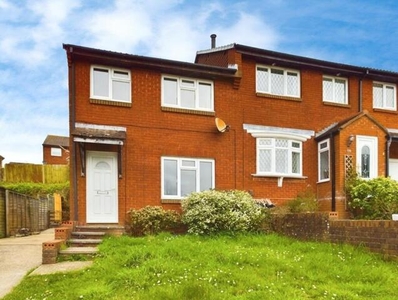3 Bedroom Semi-detached House For Sale In Bursledon, Southampton