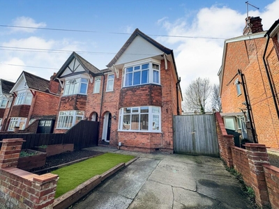 3 bedroom semi-detached house for sale in Drayton Road, Reading, RG30