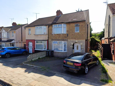3 bedroom semi-detached house for sale in Dunstable Road, Luton, Bedfordshire, LU4