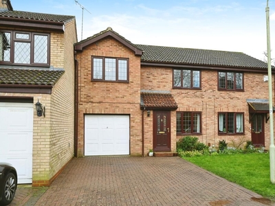 3 bedroom semi-detached house for sale in Fringford Close, Lower Earley, Reading, RG6
