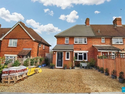 3 bedroom semi-detached house for sale in Glebe Road, Purley On Thames, Reading, RG8
