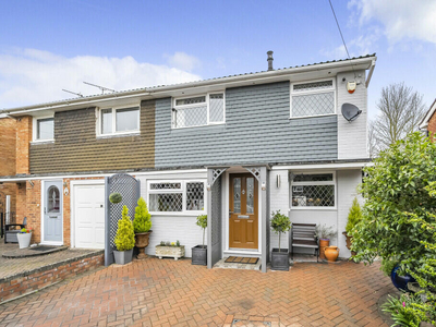 3 bedroom semi-detached house for sale in Grantham Road, Reading, Berkshire, RG30