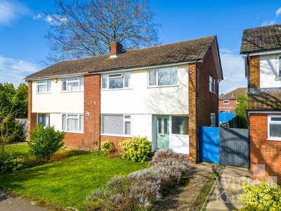 3 bedroom semi-detached house for sale in Highgate Road, Woodley, Reading, RG5 3QR, RG5