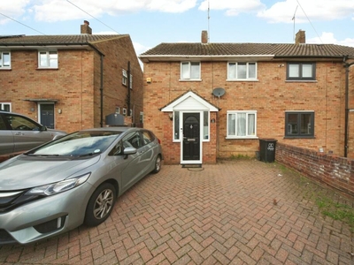3 bedroom semi-detached house for sale in Long Close, Luton, LU2