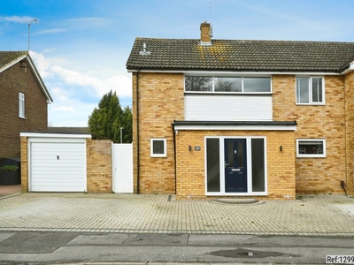 3 bedroom semi-detached house for sale in Lunds Farm Road, Woodley, Reading, Berkshire, RG5