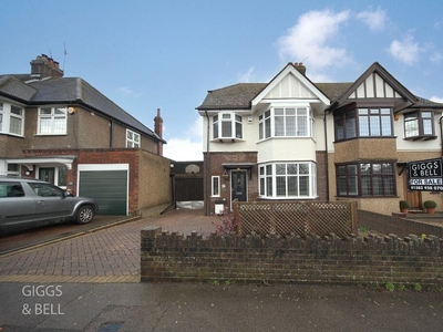 3 bedroom semi-detached house for sale in Luton, Bedfordshire, Luton, Bedfordshire, LU1