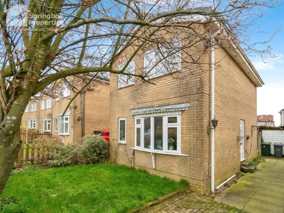 3 bedroom detached house for sale in Moffat Close, Bradford, West Yorkshire, BD6