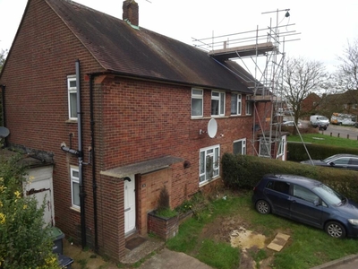 3 bedroom semi-detached house for sale in Mortimer Close, Luton, Bedfordshire, LU1