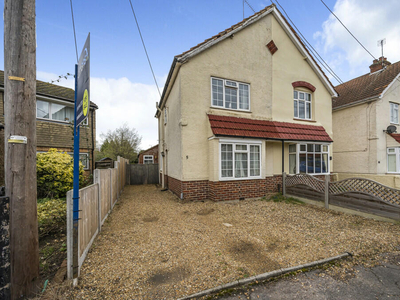 3 bedroom semi-detached house for sale in Norton Road, Woodley, Reading, RG5