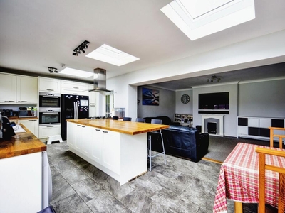 3 bedroom semi-detached house for sale in Sutton Road, Maidstone, Kent, ME15