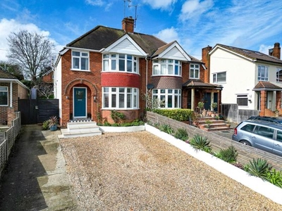 3 bedroom semi-detached house for sale Reading, RG4 6LS