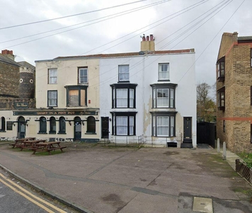 3 bedroom terraced house for rent in Charlotte Square, Margate, CT9