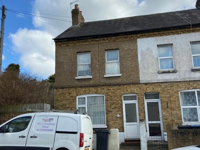 3 bedroom terraced house for rent in Whitfield Avenue, Dover, CT16