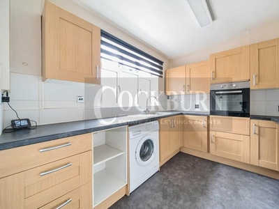 3 bedroom terraced house for rent in Widecombe Road, Mottingham, SE9
