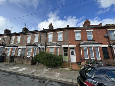 3 bedroom terraced house for sale in 14 Chiltern Rise, Luton, Bedfordshire, LU1