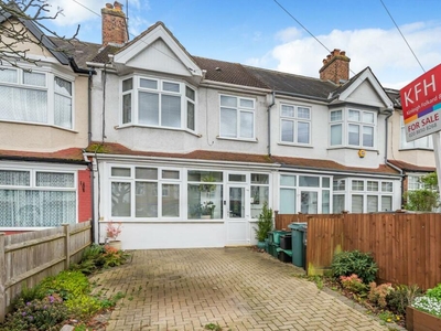 3 bedroom terraced house for sale in Abbots Way, Beckenham, BR3