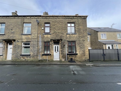 3 bedroom terraced house for sale in Knowles Street, Denholme, Bradford, BD13
