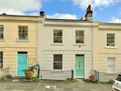 3 bedroom terraced house for sale in Lower Camden Place, Bath, BA1 5JJ, BA1