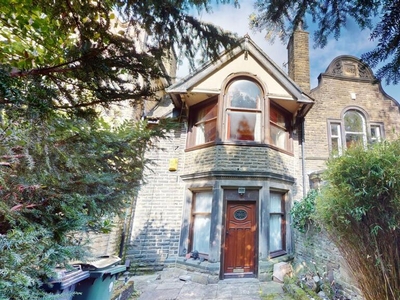 3 bedroom terraced house for sale in Park Drive, Heaton, Bradford, BD9
