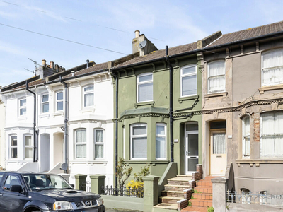 3 bedroom terraced house for sale in Queens Park Road, Brighton, BN2