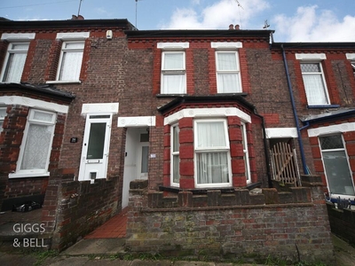 3 bedroom terraced house for sale in Talbot Road, Luton, Bedfordshire, LU2